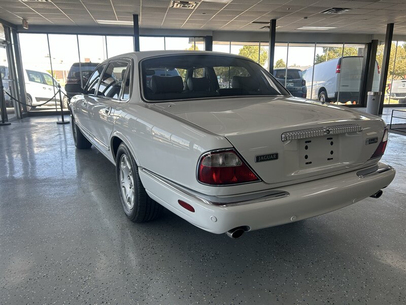 2002 Jaguar XJ8 Vanden Plas - Photo 9 - Oklahoma City, OK 73112