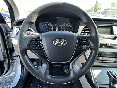 2016 Hyundai SONATA Hybrid SE   - Photo 9 - Oklahoma City, OK 73112