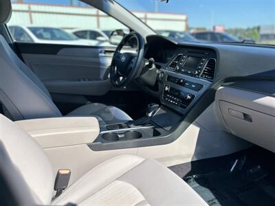 2016 Hyundai SONATA Hybrid SE   - Photo 21 - Oklahoma City, OK 73112