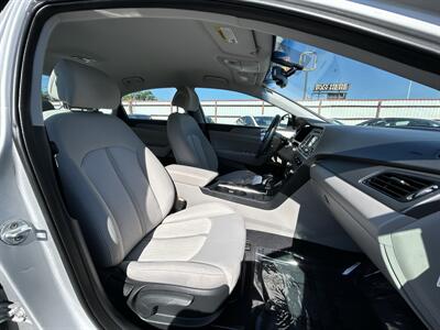 2016 Hyundai SONATA Hybrid SE   - Photo 23 - Oklahoma City, OK 73112