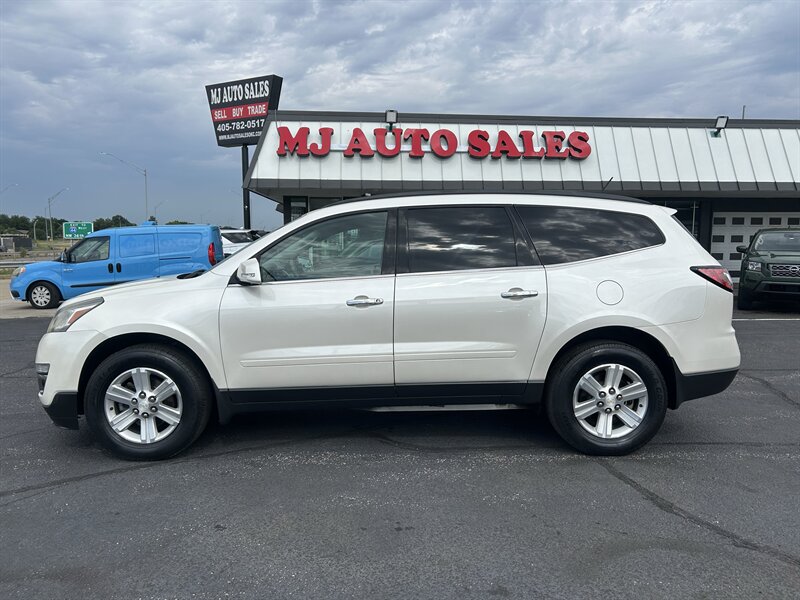2014 Chevrolet Traverse LT - Photo 2 - Oklahoma City, OK 73112