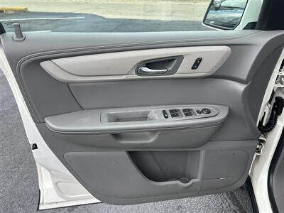 2014 Chevrolet Traverse LT - Photo 10 - Oklahoma City, OK 73112