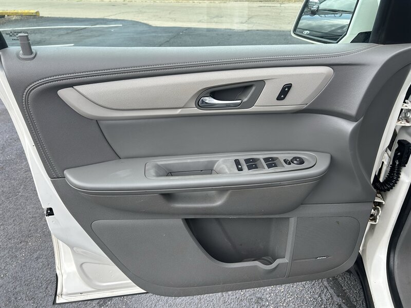 2014 Chevrolet Traverse LT - Photo 10 - Oklahoma City, OK 73112