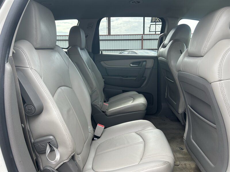 2014 Chevrolet Traverse LT - Photo 15 - Oklahoma City, OK 73112