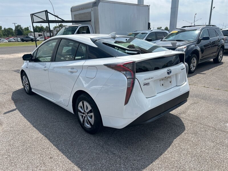 2017 Toyota Prius One - Photo 5 - Oklahoma City, OK 73112