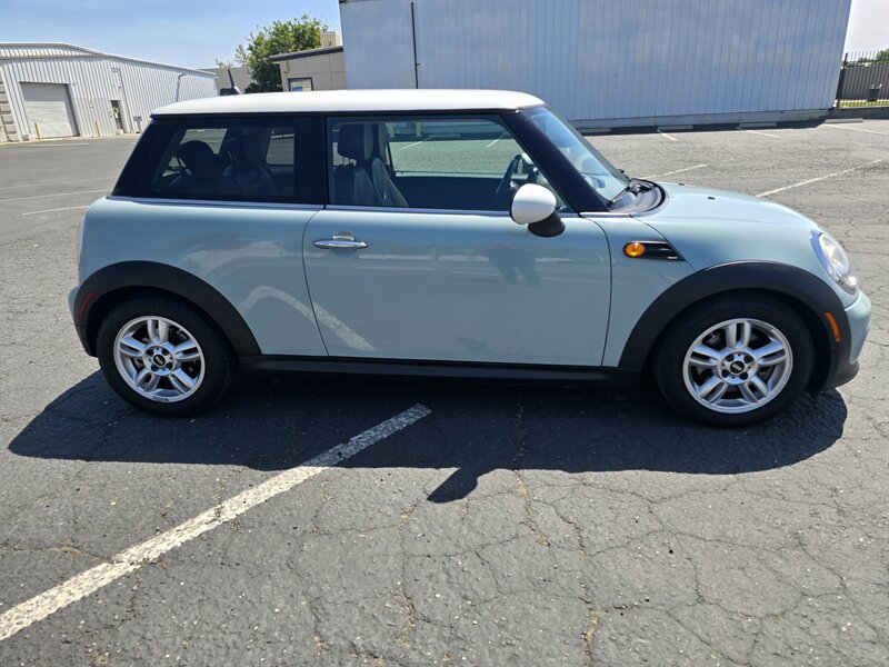2013 MINI Cooper Cooper - Photo 4 - Yuba City, CA 95993