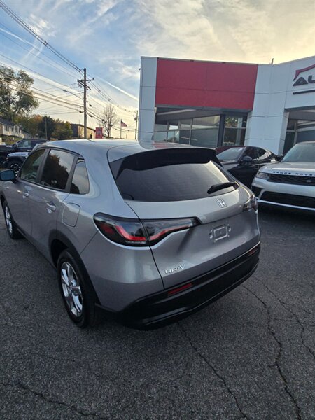 2024 Honda HR-V LX - Photo 12 - Danbury, CT 06810