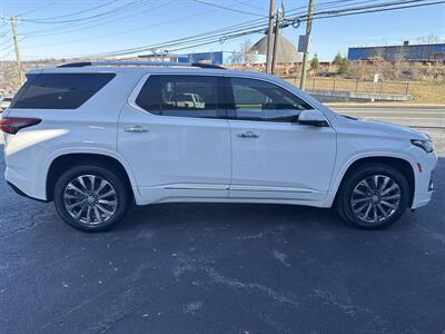 2023 Chevrolet Traverse Premier   - Photo 8 - Danbury, CT 06810