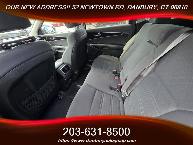 2019 Kia Sorento LX V6 - Photo 4 - Danbury, CT 06810
