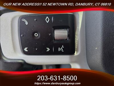 2023 Land Rover Defender 110 X-Dynamic SE   - Photo 14 - Danbury, CT 06810