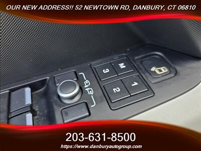 2023 Land Rover Defender 110 X-Dynamic SE   - Photo 10 - Danbury, CT 06810