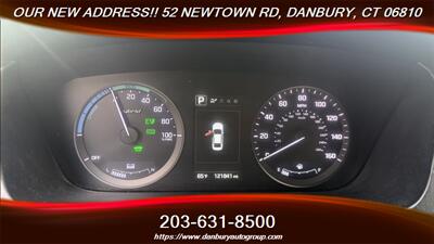 2017 Hyundai SONATA Hybrid Limited   - Photo 16 - Danbury, CT 06810