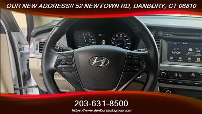 2017 Hyundai SONATA Hybrid Limited   - Photo 15 - Danbury, CT 06810