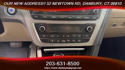 2017 Hyundai SONATA Hybrid Limited   - Photo 19 - Danbury, CT 06810