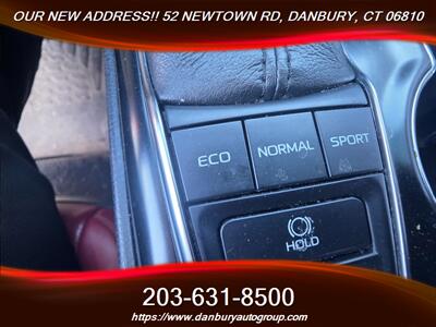 2019 Toyota Camry XSE   - Photo 15 - Danbury, CT 06810