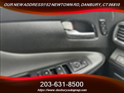 2023 Hyundai SANTA FE Limited   - Photo 19 - Danbury, CT 06810
