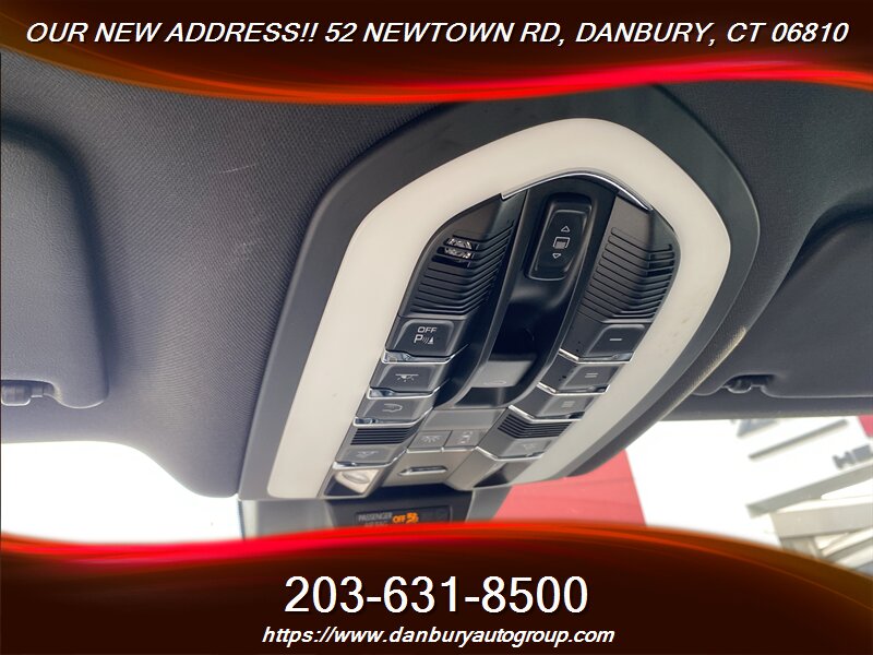 2021 Porsche Macan - Photo 17 - Danbury, CT 06810