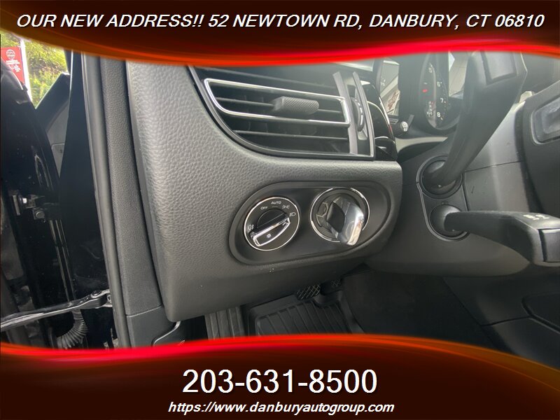 2021 Porsche Macan - Photo 25 - Danbury, CT 06810
