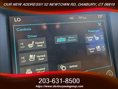 2017 Chrysler 300C Platinum   - Photo 16 - Danbury, CT 06810