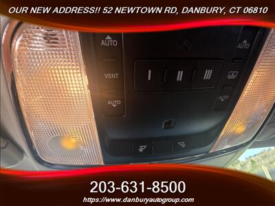 2017 Chrysler 300C Platinum   - Photo 21 - Danbury, CT 06810