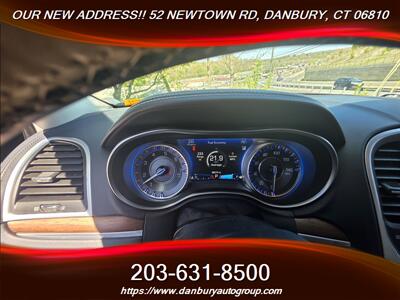 2017 Chrysler 300C Platinum   - Photo 12 - Danbury, CT 06810