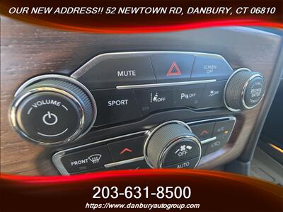 2017 Chrysler 300C Platinum   - Photo 15 - Danbury, CT 06810