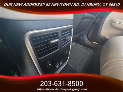 2017 Chrysler 300C Platinum   - Photo 6 - Danbury, CT 06810