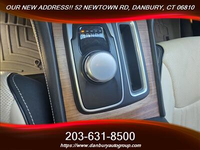 2017 Chrysler 300C Platinum   - Photo 14 - Danbury, CT 06810
