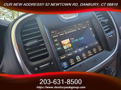 2017 Chrysler 300C Platinum   - Photo 13 - Danbury, CT 06810