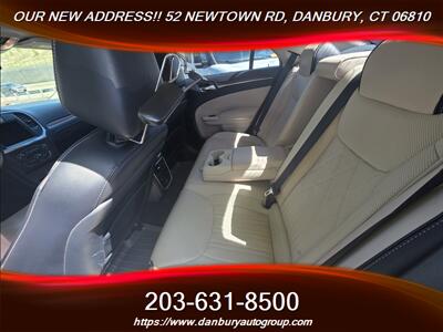 2017 Chrysler 300C Platinum   - Photo 5 - Danbury, CT 06810