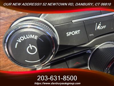 2017 Chrysler 300C Platinum   - Photo 23 - Danbury, CT 06810