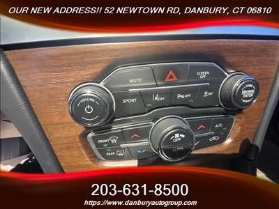 2017 Chrysler 300C Platinum   - Photo 24 - Danbury, CT 06810