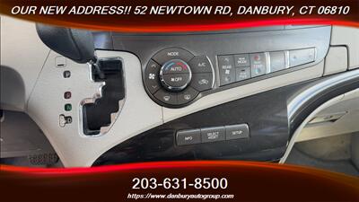 2013 Toyota Sienna LE 8-Passenger - Photo 14 - Danbury, CT 06810