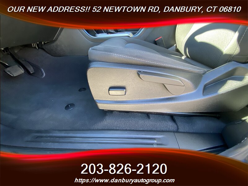 2022 Chevrolet Colorado LT - Photo 13 - Danbury, CT 06810