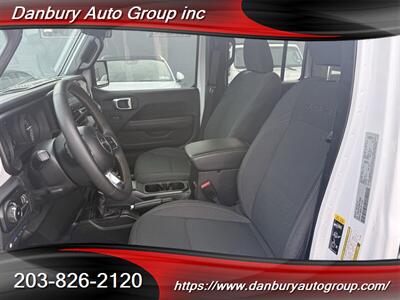 2024 Jeep Wrangler Sahara 4xe   - Photo 9 - Danbury, CT 06810