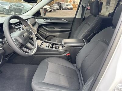 2023 Jeep Grand Cherokee Laredo - Photo 7 - Danbury, CT 06810