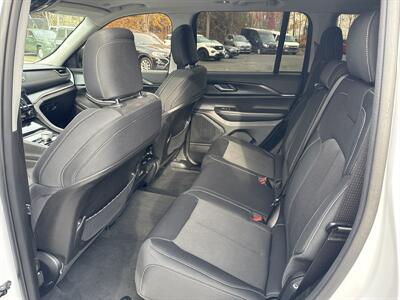 2023 Jeep Grand Cherokee Laredo - Photo 8 - Danbury, CT 06810