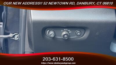 2020 Chevrolet Traverse LT Leather   - Photo 16 - Danbury, CT 06810