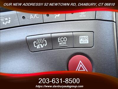 2015 Toyota Prius Plug-in Hybrid   - Photo 16 - Danbury, CT 06810