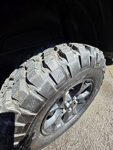 2023 Jeep Wrangler Sport - Photo 5 - Danbury, CT 06810