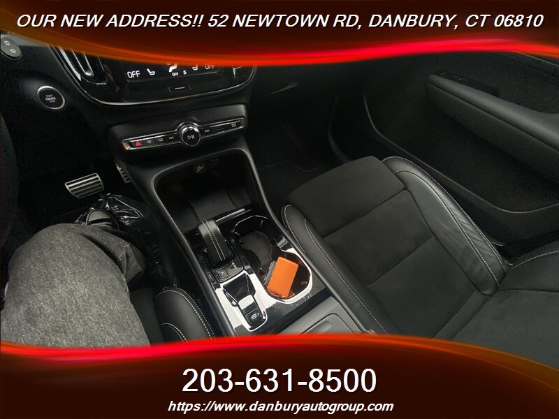 2022 Volvo XC40 T5 R-Design - Photo 16 - Danbury, CT 06810