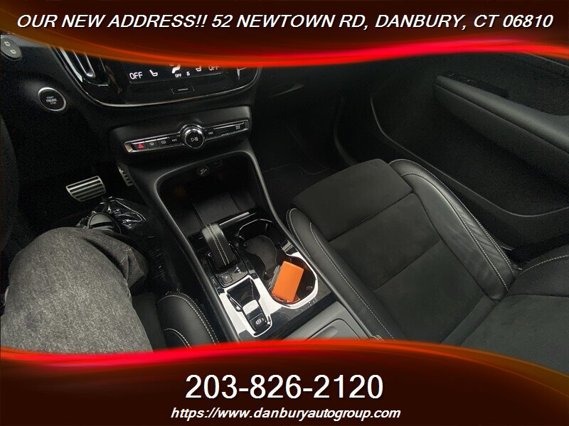 2022 Volvo XC40 T5 R-Design - Photo 16 - Danbury, CT 06810