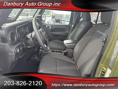 2024 Jeep Wrangler Rubicon 4xe   - Photo 9 - Danbury, CT 06810