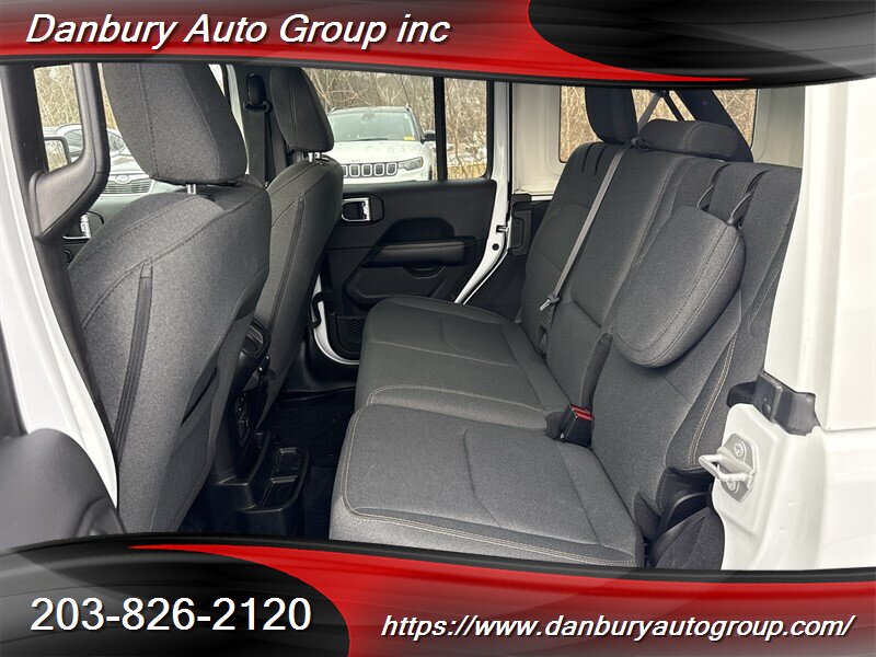 2024 Jeep Wrangler Sahara 4xe - Photo 14 - Danbury, CT 06810