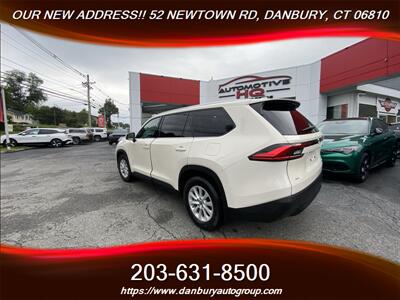 2024 Toyota Grand Highlander XLE - Photo 6 - Danbury, CT 06810