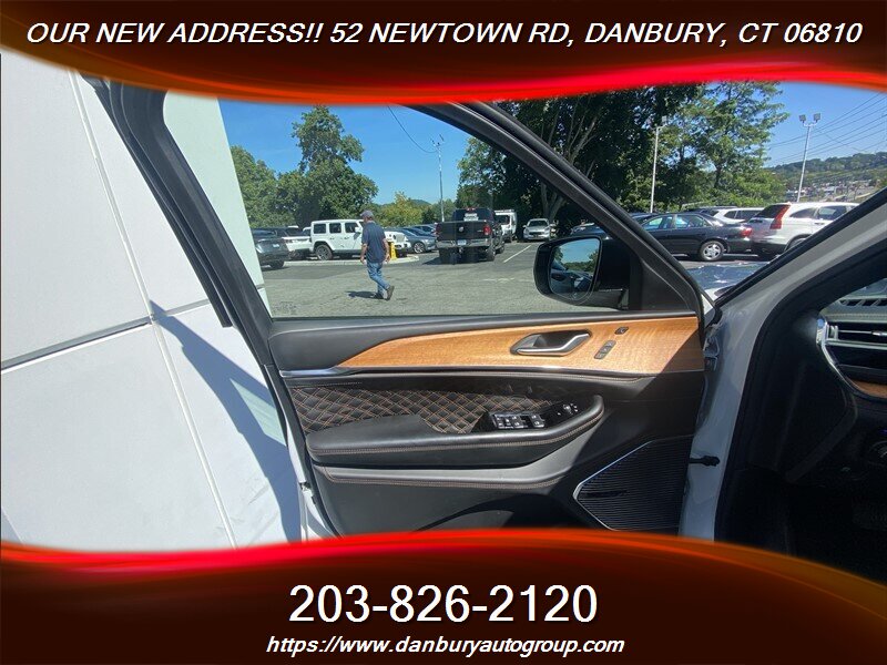 2023 Jeep Grand Cherokee Summit 4xe - Photo 13 - Danbury, CT 06810