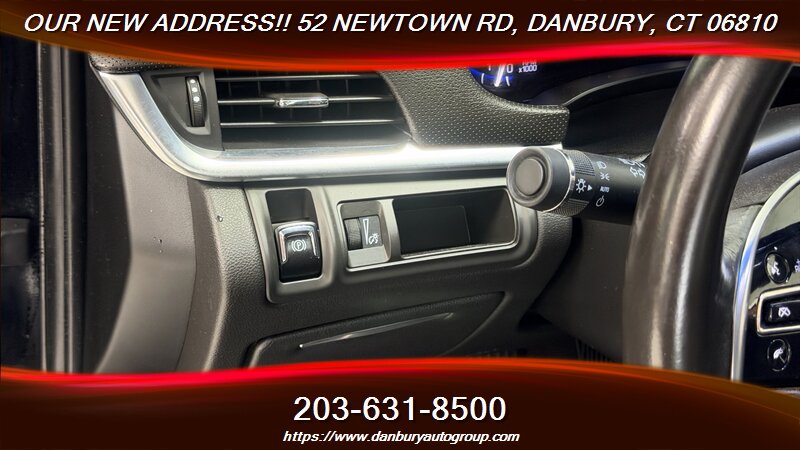 2014 Cadillac XTS 3.6L V6 - Photo 17 - Danbury, CT 06810