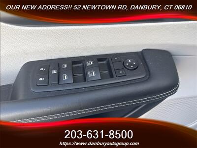 2024 Chrysler Pacifica Touring L   - Photo 9 - Danbury, CT 06810