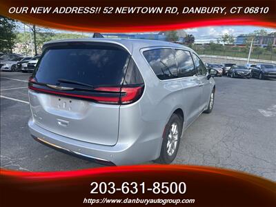 2024 Chrysler Pacifica Touring L   - Photo 4 - Danbury, CT 06810
