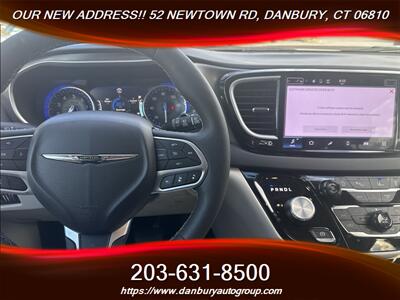 2024 Chrysler Pacifica Touring L   - Photo 10 - Danbury, CT 06810